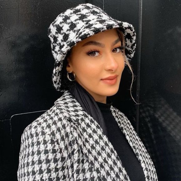 MODA ME COUTURE Accessories - Houndstooth Bucket Hat black